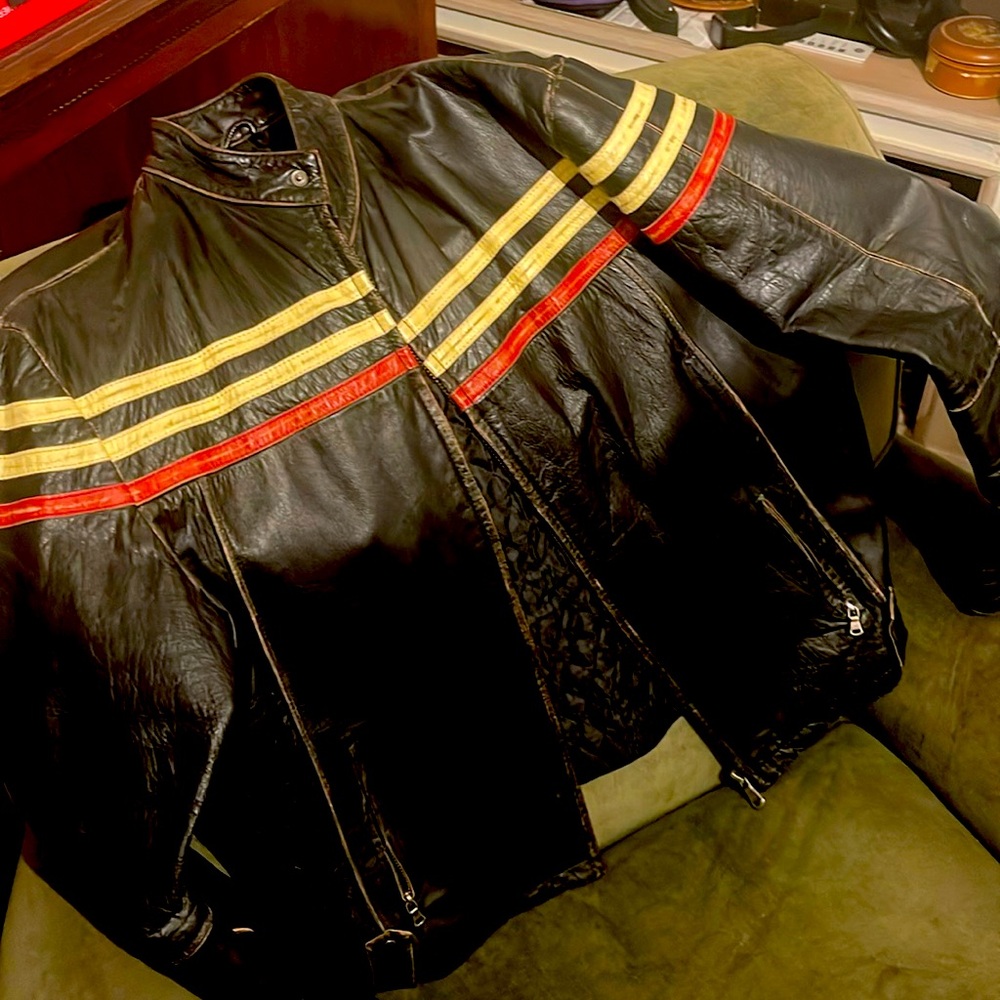 Classic Moto-cross style jacket. Vintage look, cracked leather.